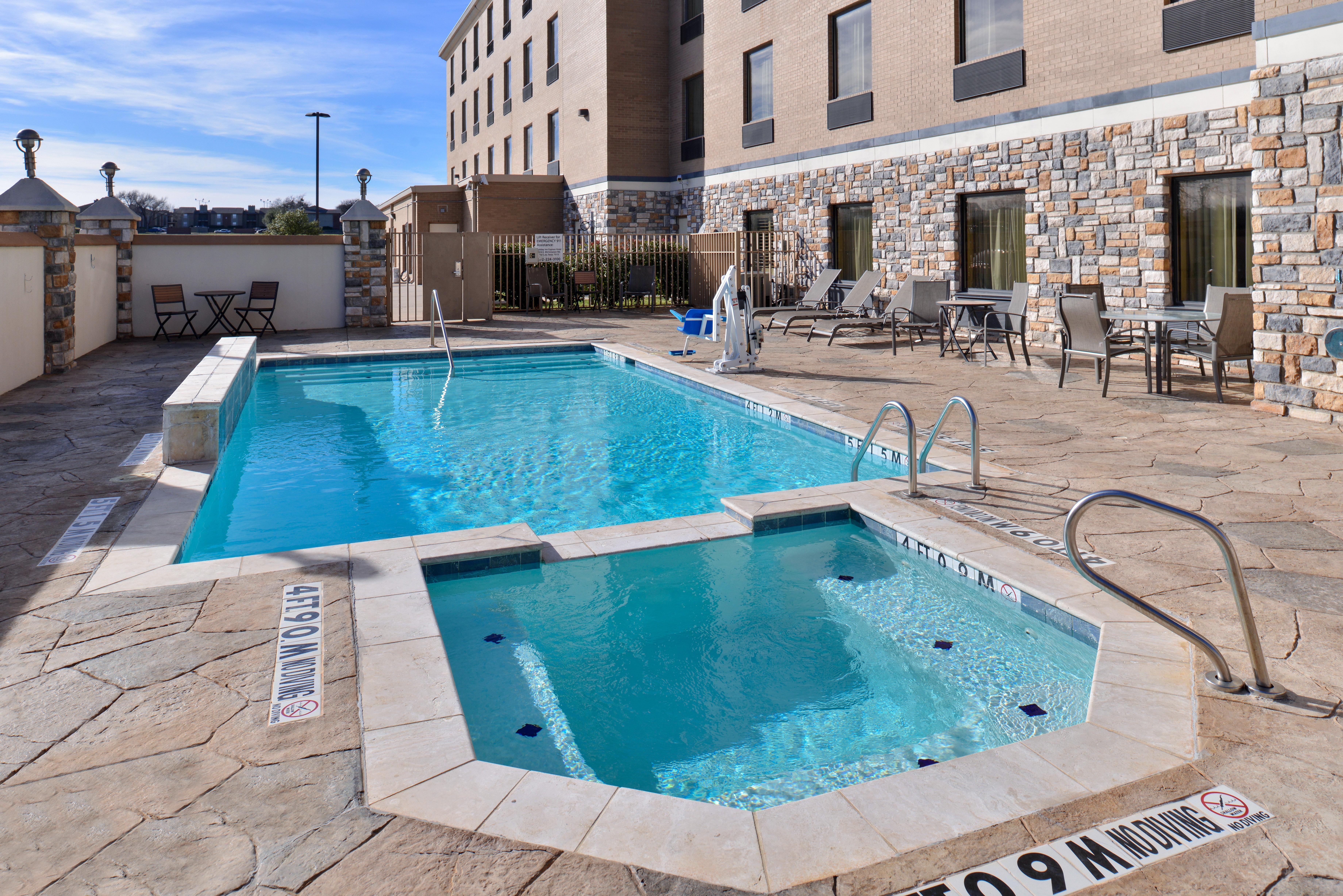 Holiday Inn Express Hotel & Suites Dallas South - Desoto, An Ihg Hotel Екстер'єр фото